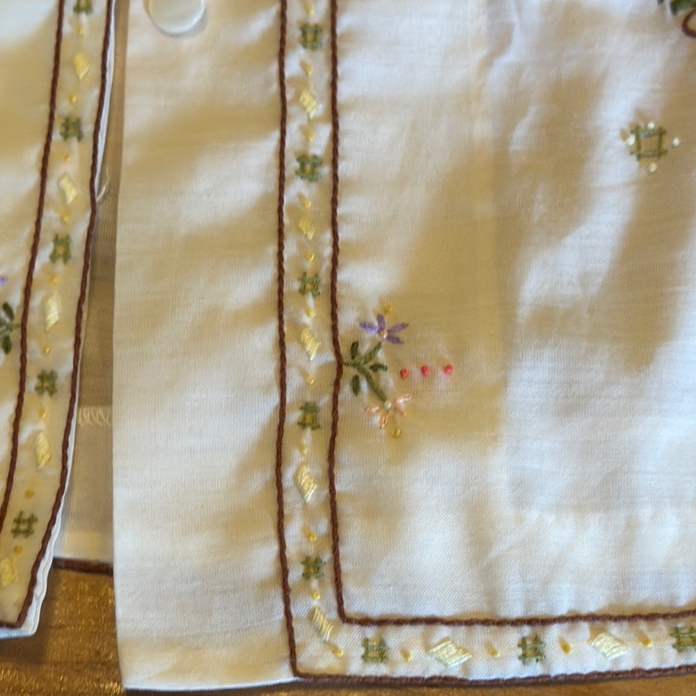 Vintage Lily Floral Embroidered Blouse - Picture 6 of 7